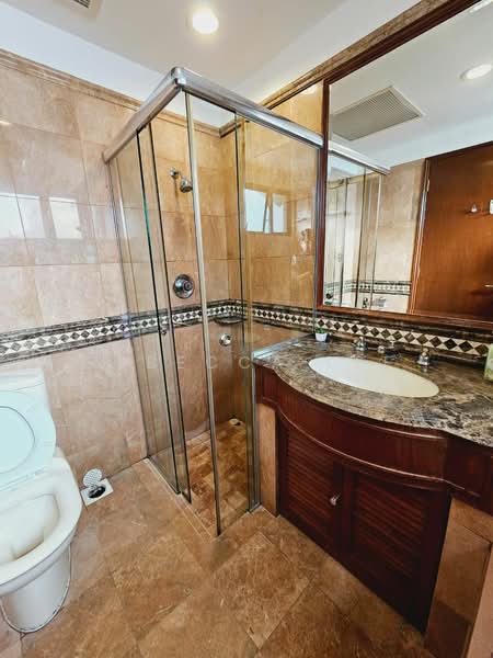 Dover Parkview, 30 Dover Rise, Room Rental, 200 sqft, Condominium For Rent, by Rebecca Lee, 500167976 - Master Bathrm with bathtub & showerstall - PropertyGuru.com.sg