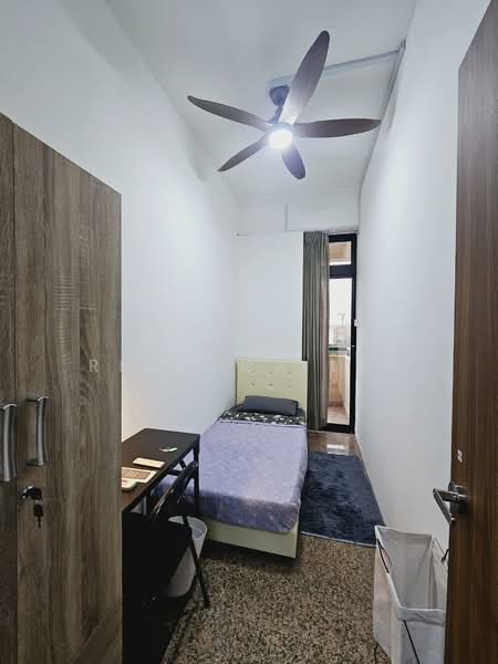 Dover Parkview, 30 Dover Rise, Room Rental, 200 sqft, Condominium For Rent, by Rebecca Lee, 500167976 - Bedroom with fan & balcony - PropertyGuru.com.sg