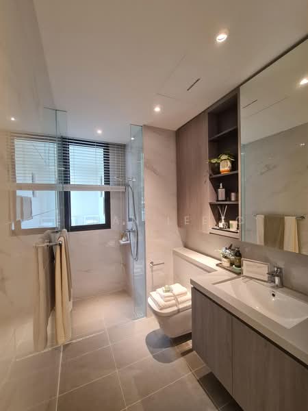 The LakeGarden Residences, 80 Yuan Ching Road, 3 Bedrooms, 2,002 sqft, Condominium For Sale, by Ethan Lee C H, 500167978 - Bathroom - PropertyGuru.com.sg