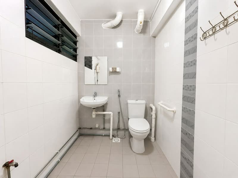 108 Mcnair Road, 108 Mcnair Road, 3 Bedrooms, 1,119 sqft, HDB Flat For Sale, by Shaun Jiang, 500167986 - Bathroom - PropertyGuru.com.sg