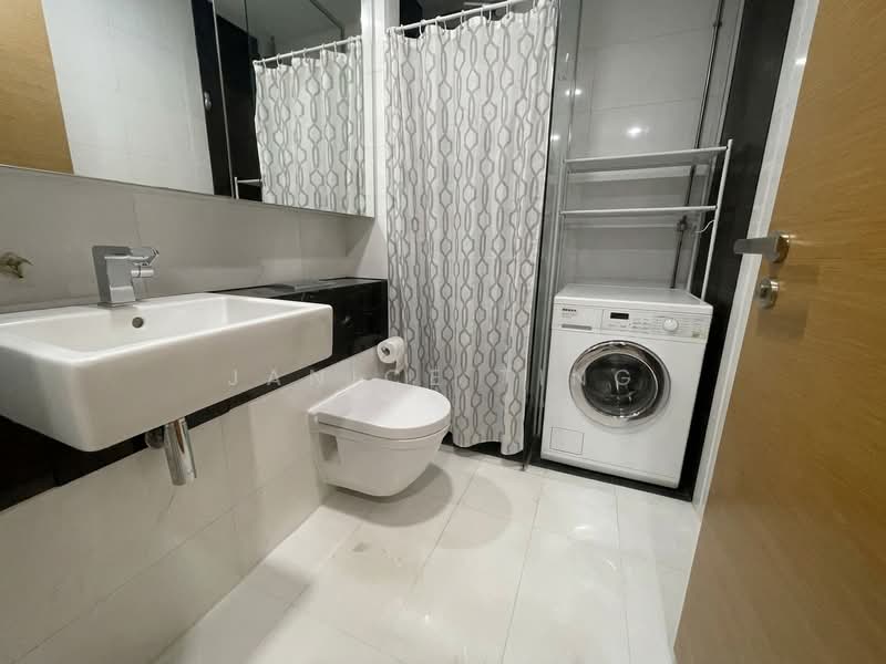 RV Residences, 467 River Valley Road, 2 Bedrooms, 678 sqft, Condominium For Rent, by Janice Ting, 500167989 - Bathroom - PropertyGuru.com.sg