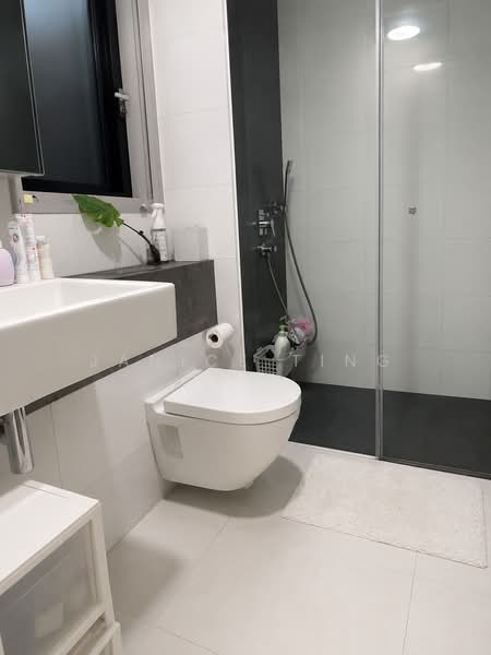 RV Residences, 467 River Valley Road, 2 Bedrooms, 678 sqft, Condominium For Rent, by Janice Ting, 500167989 - Bathroom - PropertyGuru.com.sg