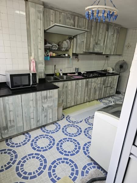 257 Jurong East Street 24, 257 Jurong East Street 24, 3 Bedrooms, 1,022 sqft, HDB Flat For Sale, by Lavina Natasha Liem, 500167999 - Kitchen - PropertyGuru.com.sg
