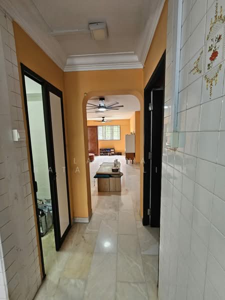 257 Jurong East Street 24, 257 Jurong East Street 24, 3 Bedrooms, 1,022 sqft, HDB Flat For Sale, by Lavina Natasha Liem, 500167999 - Corridor - PropertyGuru.com.sg