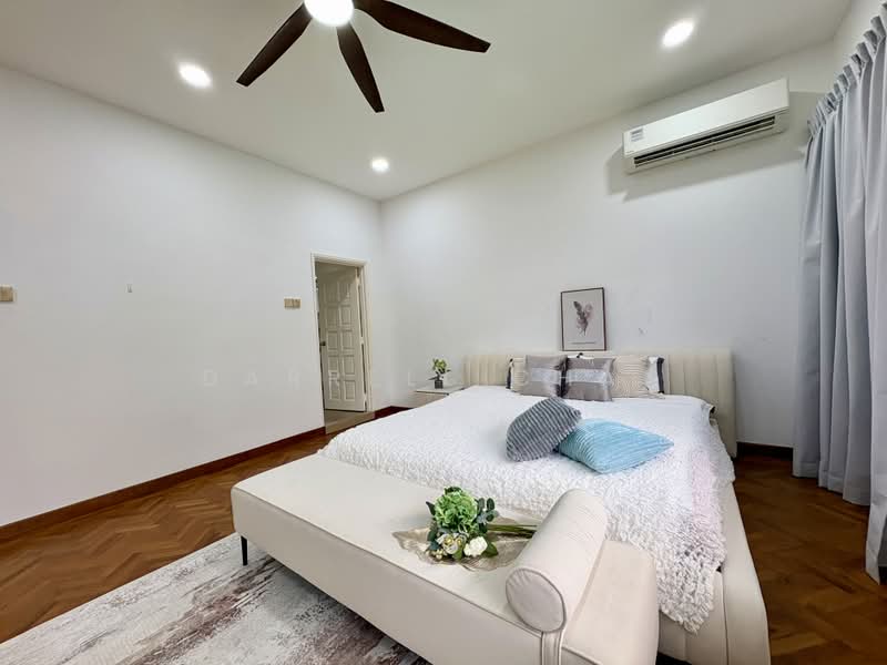 Botanical Gardens/ Cluny Park, , 6 Bedrooms, 3,800 sqft, Bungalow House For Sale, by Darrell Chan, 500168016 - Bedroom - PropertyGuru.com.sg