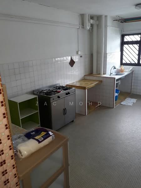 576 Ang Mo Kio Avenue 10, 576 Ang Mo Kio Avenue 10, 2 Bedrooms, 721 sqft, HDB Flat For Rent, by Zac Mohd, 500168024 - Kitchen - PropertyGuru.com.sg