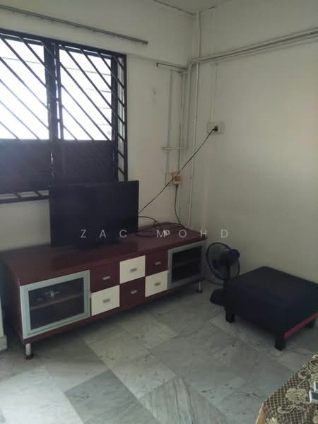 576 Ang Mo Kio Avenue 10, 576 Ang Mo Kio Avenue 10, 2 Bedrooms, 721 sqft, HDB Flat For Rent, by Zac Mohd, 500168024 - Living Room - PropertyGuru.com.sg