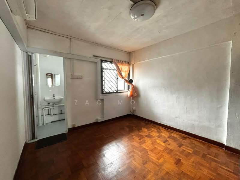 576 Ang Mo Kio Avenue 10, 576 Ang Mo Kio Avenue 10, 2 Bedrooms, 721 sqft, HDB Flat For Rent, by Zac Mohd, 500168024 - Master Bedroom - PropertyGuru.com.sg