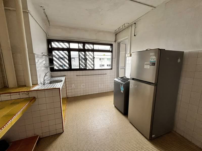 576 Ang Mo Kio Avenue 10, 576 Ang Mo Kio Avenue 10, 2 Bedrooms, 721 sqft, HDB Flat For Rent, by Zac Mohd, 500168024 - Kitchen - PropertyGuru.com.sg