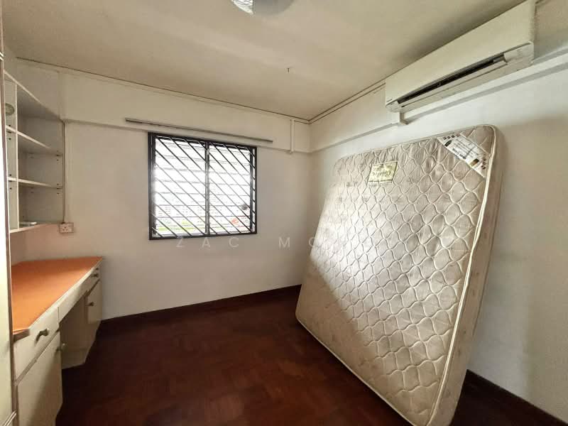 576 Ang Mo Kio Avenue 10, 576 Ang Mo Kio Avenue 10, 2 Bedrooms, 721 sqft, HDB Flat For Rent, by Zac Mohd, 500168024 - Common Bedroom - PropertyGuru.com.sg