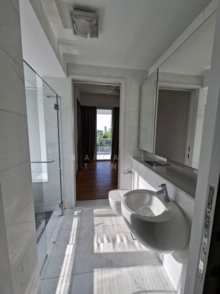 Orange Grove Residences, 27 Orange Grove Road, 4 Bedrooms, 3,000 sqft, Condominium For Rent, by Kamani Jethnani, 500168034 - Bathroom - PropertyGuru.com.sg