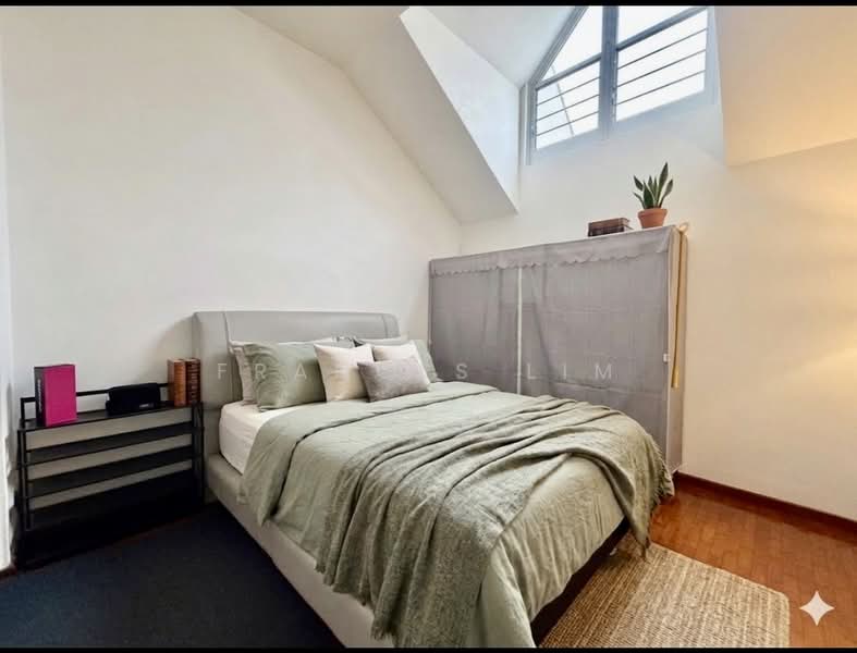Meragi close, , 7 Bedrooms, 4,500 sqft, Terraced House For Sale, by Frances Lim, 500168042 - Bedroom - PropertyGuru.com.sg