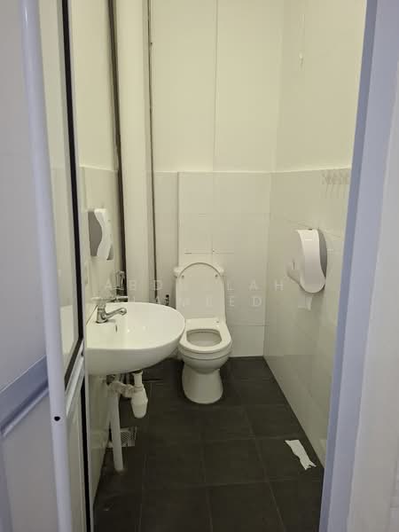 Blk 131 Jurong Gateway Road, Jurong Gateway road, Boon Lay / Jurong / Tuas, 360 sqft, Shop / Shophouse For Rent, by Abdullah Hameed, 500168052 - Bathroom - CommercialGuru.com.sg