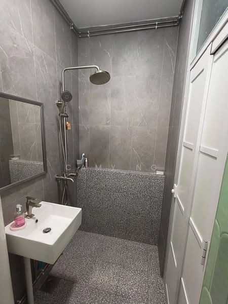 911 Jurong West Street 91, 911 Jurong West Street 91, Room Rental, 200 sqft, HDB Flat For Rent, by Camy Ng, 500168054 - Bathroom - PropertyGuru.com.sg