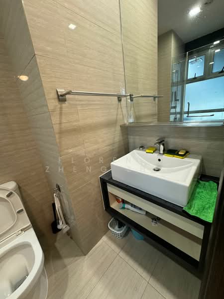 Oxley Edge, 308 River Valley Road, 3 Bedrooms, 1,055 sqft, Apartment For Sale, by Florence Zheng Zhen, 500168059 - Bathroom - PropertyGuru.com.sg