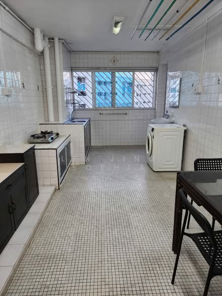322 Hougang Avenue 5, 322 Hougang Avenue 5, 2 Bedrooms, 721 sqft, HDB Flat For Rent, by Lin Jing Sophia, 500168061 - Kitchen - PropertyGuru.com.sg