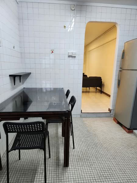 322 Hougang Avenue 5, 322 Hougang Avenue 5, 2 Bedrooms, 721 sqft, HDB Flat For Rent, by Lin Jing Sophia, 500168061 - Kitchen - PropertyGuru.com.sg
