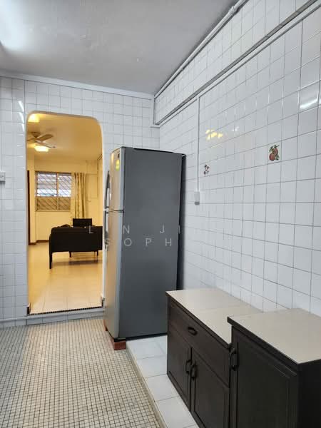 322 Hougang Avenue 5, 322 Hougang Avenue 5, 2 Bedrooms, 721 sqft, HDB Flat For Rent, by Lin Jing Sophia, 500168061 - Kitchen - PropertyGuru.com.sg
