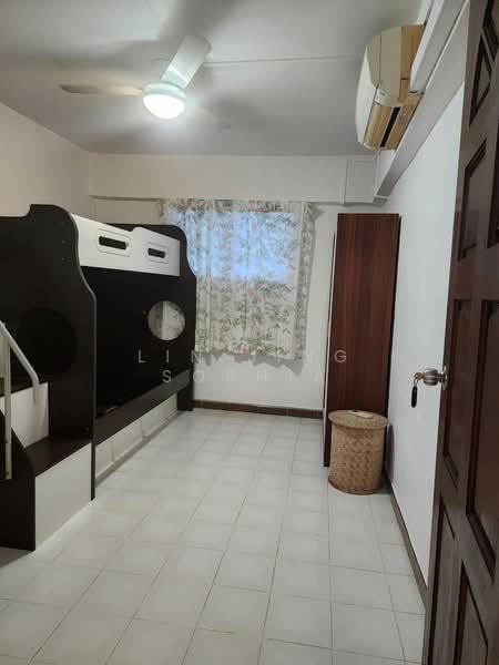 322 Hougang Avenue 5, 322 Hougang Avenue 5, 2 Bedrooms, 721 sqft, HDB Flat For Rent, by Lin Jing Sophia, 500168061 - Bedroom - PropertyGuru.com.sg