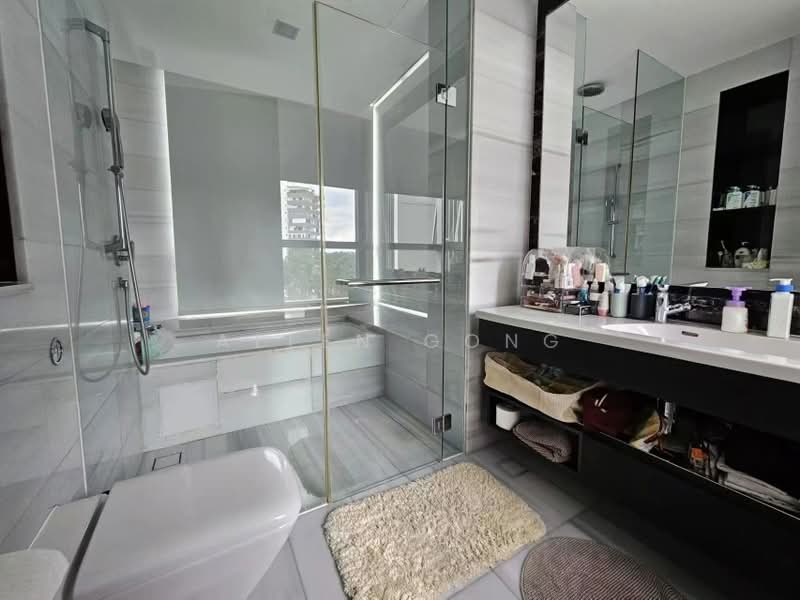 Hallmark Residences, 17 Ewe Boon Road, 4 Bedrooms, 1,862 sqft, Condominium For Sale, by Allen Gong, 500168069 - Bathroom - PropertyGuru.com.sg