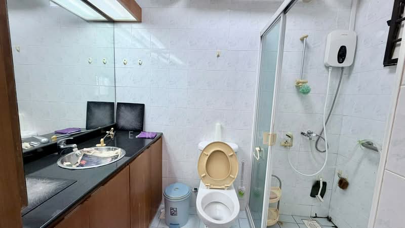 122C Sengkang East Way, 122C Sengkang East Way, 3 Bedrooms, 1,388 sqft, HDB Flat For Rent, by Vernon Sun, 500168081 - Bathroom - PropertyGuru.com.sg