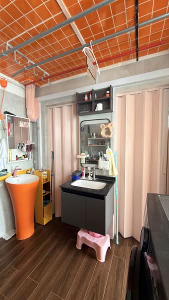 9 Lorong 7 Toa Payoh, 9 Lorong 7 Toa Payoh, 3 Bedrooms, 710 sqft, HDB Flat For Sale, by Arvin Kuek, 500168092 - Bathroom - PropertyGuru.com.sg