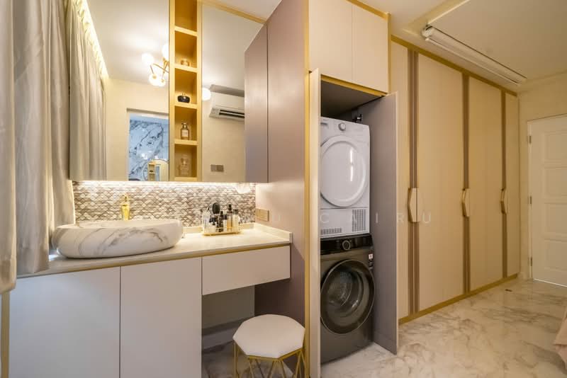 826 Jurong West Street 81, 826 Jurong West Street 81, 4 Bedrooms, 104 sqft, HDB Flat For Sale, by Rene Wu Cairu, 500168108 - Bathroom - PropertyGuru.com.sg
