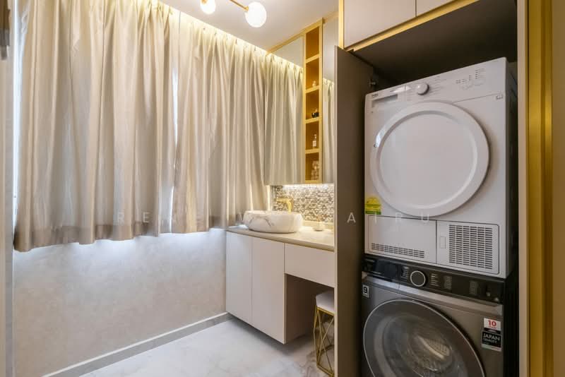 826 Jurong West Street 81, 826 Jurong West Street 81, 4 Bedrooms, 104 sqft, HDB Flat For Sale, by Rene Wu Cairu, 500168108 - Bathroom - PropertyGuru.com.sg
