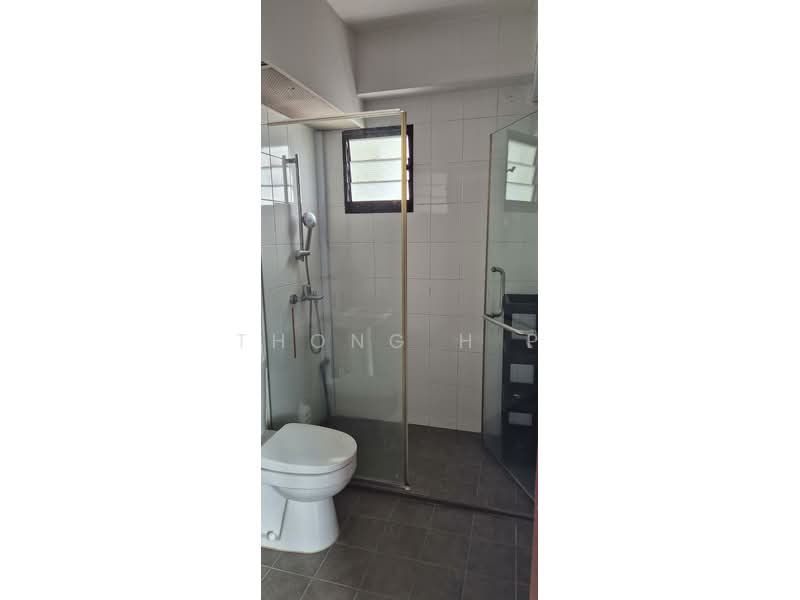 266C Punggol Way, 266C Punggol Way, 3 Bedrooms, 990 sqft, HDB Flat For Sale, by THONG H P, 500168109 - M Bathroom - PropertyGuru.com.sg