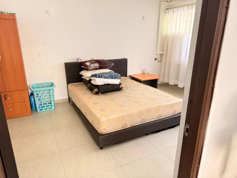 Ivory Heights, 120 Jurong East Street 13, 5 Bedrooms, 1,894 sqft, Condominium For Rent, by Teo Garrick, 500168112 - Bedroom - PropertyGuru.com.sg