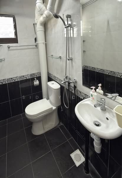 171 Bishan Street 13, 171 Bishan Street 13, 2 Bedrooms, 670 sqft, HDB Flat For Rent, by Sidney Chia, 500168129 - Bathroom - PropertyGuru.com.sg