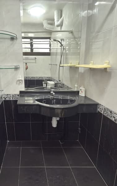 171 Bishan Street 13, 171 Bishan Street 13, 2 Bedrooms, 670 sqft, HDB Flat For Rent, by Sidney Chia, 500168129 - Bath room - PropertyGuru.com.sg