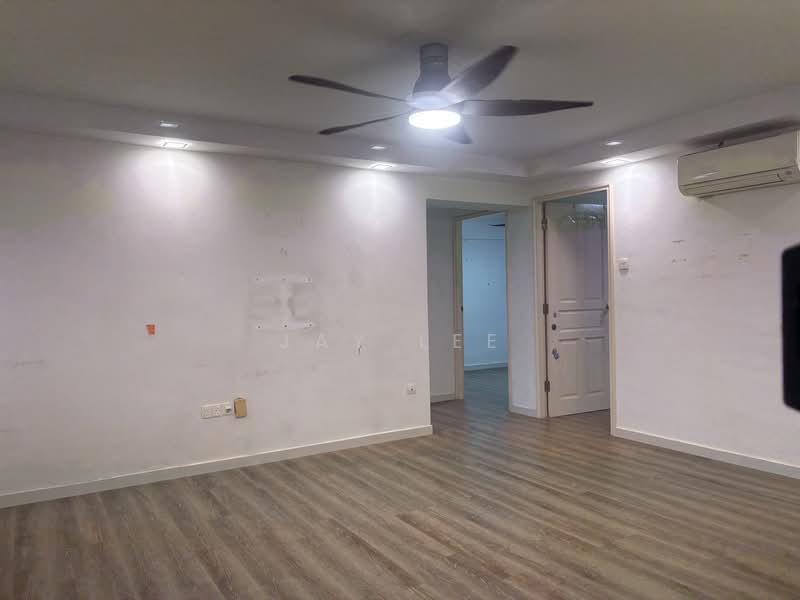219 Lorong 8 Toa Payoh, 219 Lorong 8 Toa Payoh, 3 Bedrooms, 882 sqft, HDB Flat For Sale, by Jay Lee, 500168131 - Living Room - PropertyGuru.com.sg