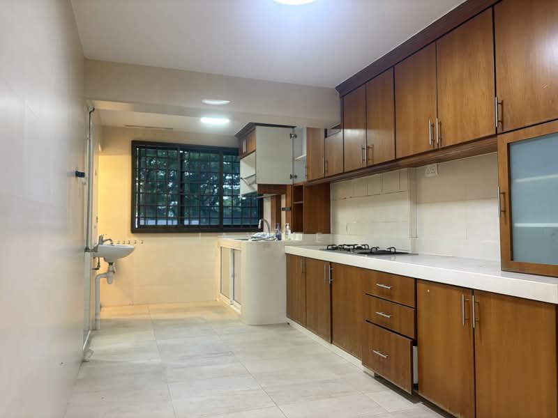219 Lorong 8 Toa Payoh, 219 Lorong 8 Toa Payoh, 3 Bedrooms, 882 sqft, HDB Flat For Sale, by Jay Lee, 500168131 - Kitchen - PropertyGuru.com.sg