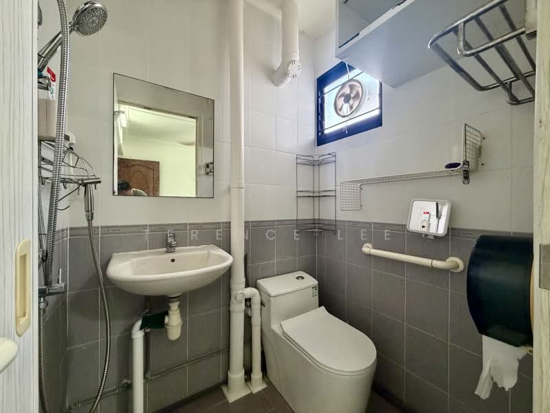 123 Bedok North Street 2, 123 Bedok North Street 2, 3 Bedrooms, 721 sqft, HDB Flat For Rent, by Terence Lee, 500168142 - Bathroom - PropertyGuru.com.sg