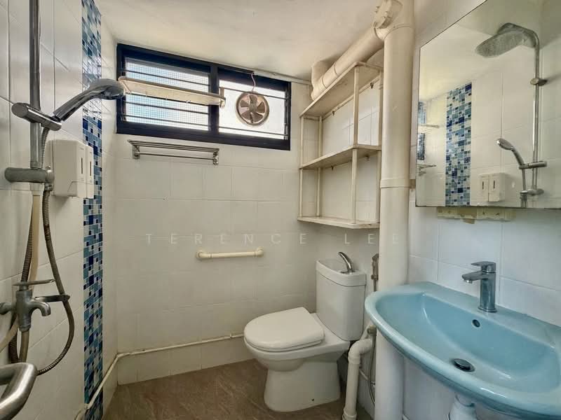 123 Bedok North Street 2, 123 Bedok North Street 2, 3 Bedrooms, 721 sqft, HDB Flat For Rent, by Terence Lee, 500168142 - Bathroom - PropertyGuru.com.sg