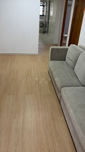 61 Lorong 5 Toa Payoh, 61 Lorong 5 Toa Payoh, 3 Bedrooms, 699 sqft, HDB Flat For Rent, by Jesman Yeo, 500168149 - Living Room - PropertyGuru.com.sg