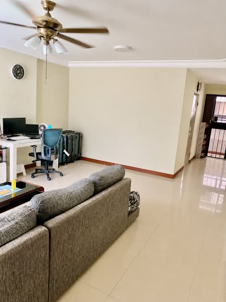 627 Senja Road, 627 Senja Road, 3 Bedrooms, 1,001 sqft, HDB Flat For Sale, by Jaslin Lee, 500168171 - Living Room - PropertyGuru.com.sg