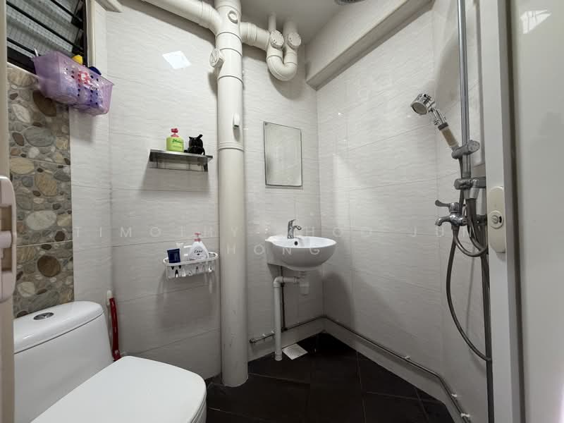 202 Marsiling Drive, 202 Marsiling Drive, 3 Bedrooms, 1,033 sqft, HDB Flat For Sale, by Timothy Choo Jun Hong, 500168175 - Bathroom - PropertyGuru.com.sg