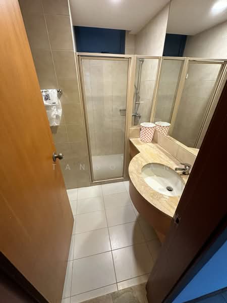 Blue Horizon, 21 West Coast Crescent, 3 Bedrooms, 1,216 sqft, Condominium For Rent, by Tango Tan, 500168180 - Bathroom - PropertyGuru.com.sg