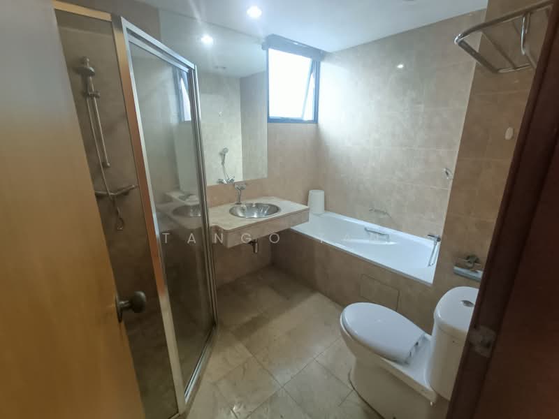 Blue Horizon, 21 West Coast Crescent, 3 Bedrooms, 1,216 sqft, Condominium For Rent, by Tango Tan, 500168180 - Bathroom - PropertyGuru.com.sg