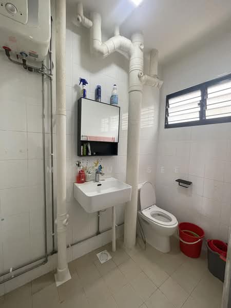 622 Yishun Ring Road, 622 Yishun Ring Road, Room Rental, 136 sqft, HDB Flat For Rent, by Marcus See, 500168183 - Bathroom - PropertyGuru.com.sg
