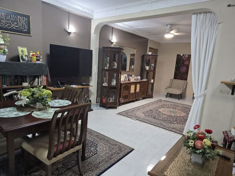 124 Pasir Ris Street 11, 124 Pasir Ris Street 11, Room Rental, 100 sqft, HDB Flat For Rent, by Sharon Tay, 500168186 - Living Room - PropertyGuru.com.sg