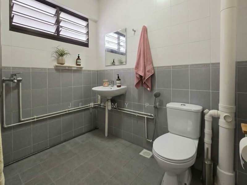 172 Bukit Batok West Avenue 8, 172 Bukit Batok West Avenue 8, 3 Bedrooms, 1,496 sqft, HDB Flat For Sale, by Jeremy Peh, 500168188 - Bathroom - PropertyGuru.com.sg