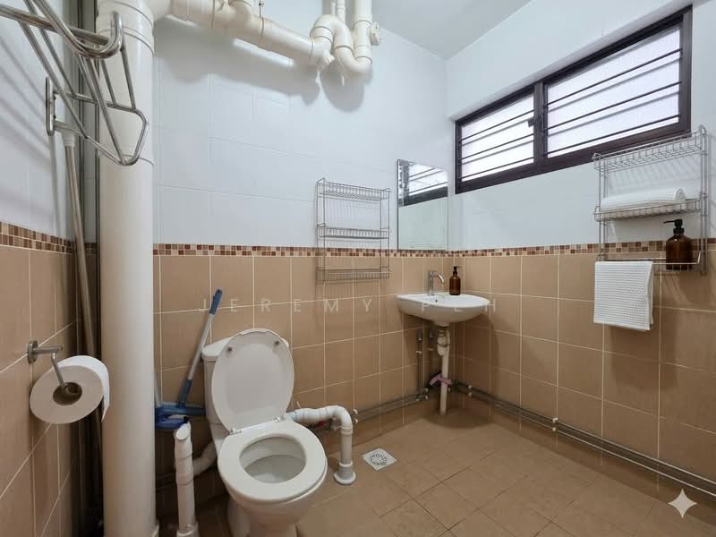 172 Bukit Batok West Avenue 8, 172 Bukit Batok West Avenue 8, 3 Bedrooms, 1,496 sqft, HDB Flat For Sale, by Jeremy Peh, 500168188 - Bathroom - PropertyGuru.com.sg