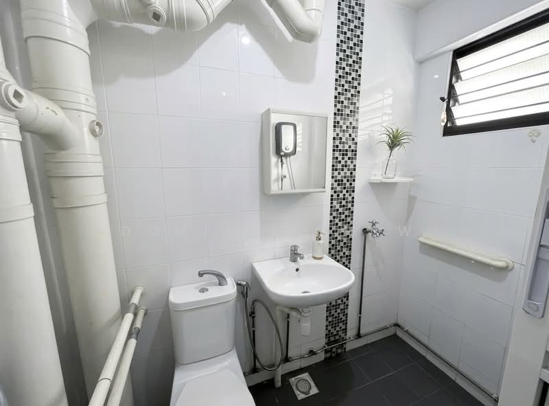175 Yishun Avenue 7, 175 Yishun Avenue 7, 4 Bedrooms, 1,119 sqft, HDB Flat For Sale, by Dominik Chow, 500168190 - Bathroom - PropertyGuru.com.sg