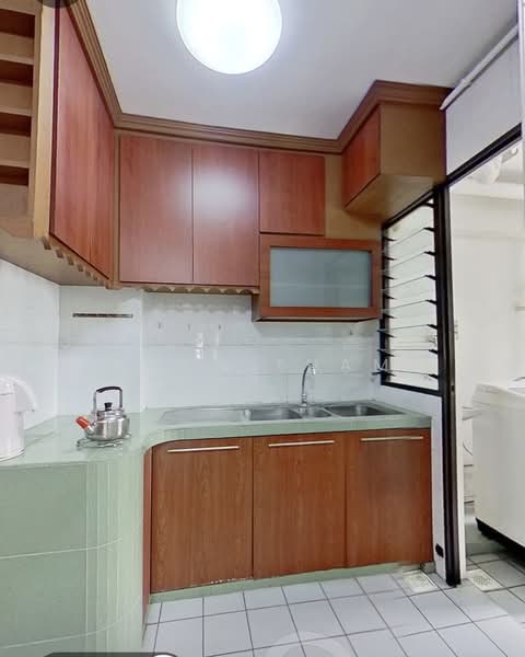 689 Jurong West Central 1, 689 Jurong West Central 1, 3 Bedrooms, 1,055 sqft, HDB Flat For Sale, by Lynn Tham, 500168199 - Kitchen - PropertyGuru.com.sg