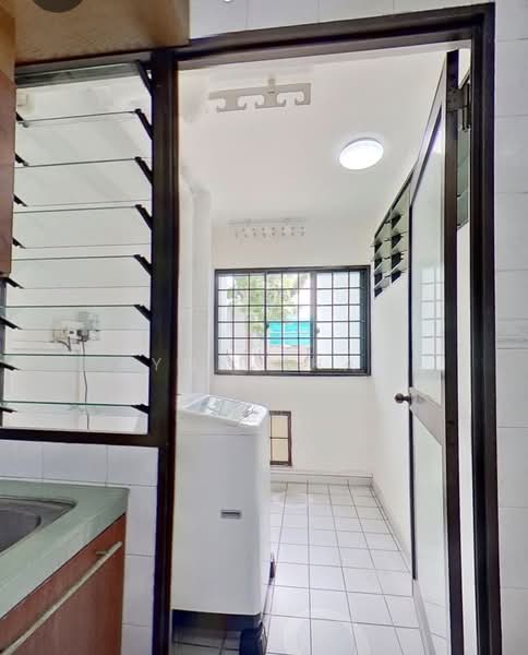 689 Jurong West Central 1, 689 Jurong West Central 1, 3 Bedrooms, 1,055 sqft, HDB Flat For Sale, by Lynn Tham, 500168199 - Service Yard - PropertyGuru.com.sg