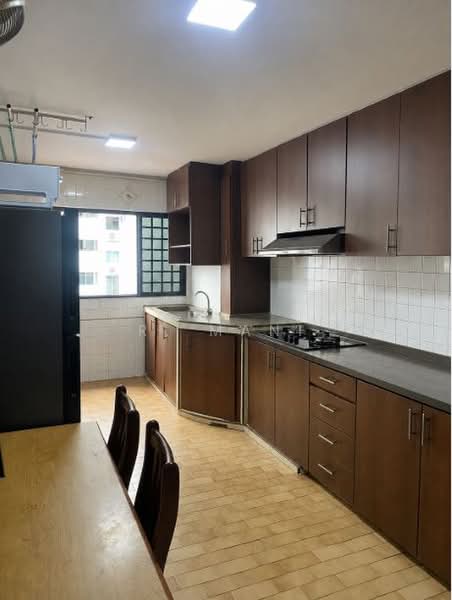 239 Bukit Batok East Avenue 5, 239 Bukit Batok East Avenue 5, 2 Bedrooms, 720 sqft, HDB Flat For Sale, by R. Mani, 500168203 - Kitchen - PropertyGuru.com.sg