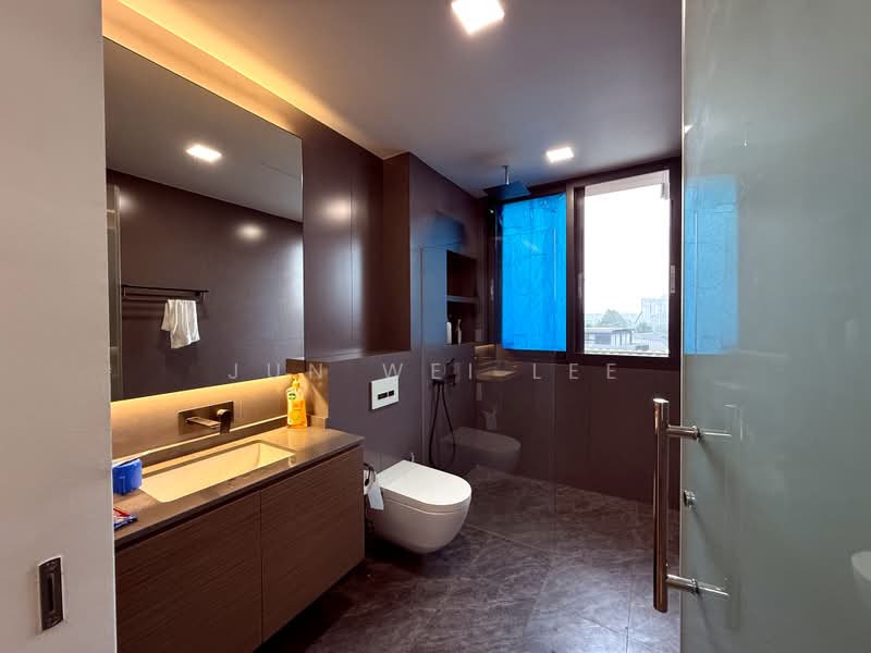 Sembawang Hills Estate, Jalan Rukam, 7 Bedrooms, 8,850 sqft, Semi-Detached House For Sale, by Jun Wei Lee, 500168218 - Bathroom - PropertyGuru.com.sg